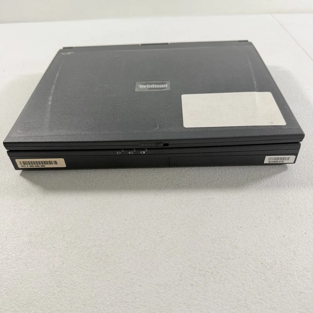 Vintage Twinhead P88 Laptop Computer Intel Pentium II AS IS FOR PARTS READ